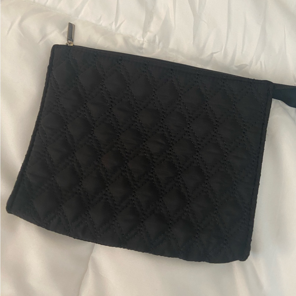 BLACK FABLETICS POUCH - Picture 4 of 6